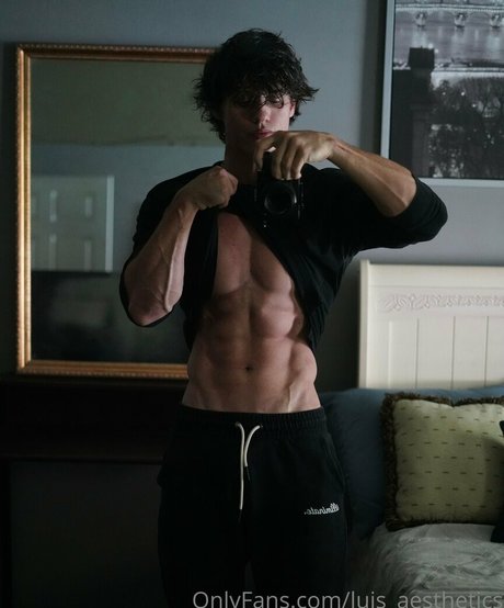 Naakte gelekte OnlyFans-foto van Luisaesthetics