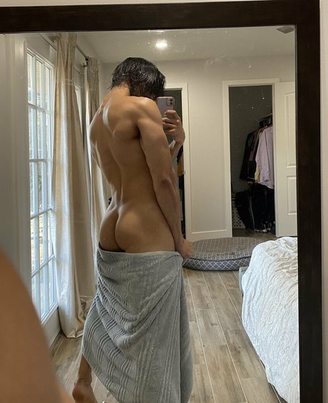 Naakte gelekte OnlyFans-foto van Kawaiibrocosplay