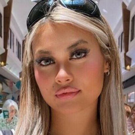 Naakte gelekte OnlyFans-foto van Jasmijnisabella