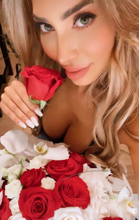 Naakte gelekte OnlyFans-foto van Farrahabraham