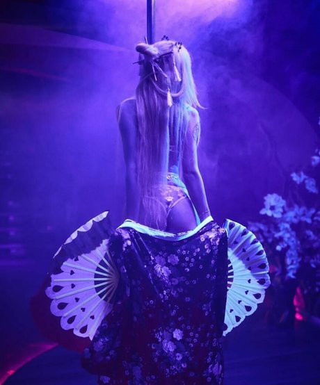 Naakte gelekte OnlyFans-foto van Lily Angelicat