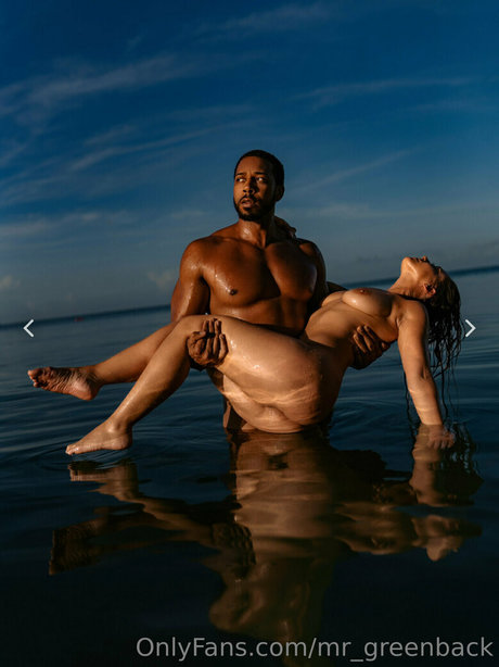 Naakte gelekte OnlyFans-foto van Mrgreenback