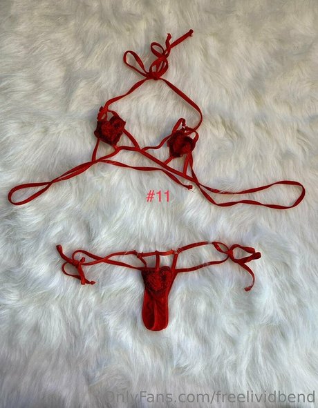 Naakte gelekte OnlyFans-foto van Freelividbend