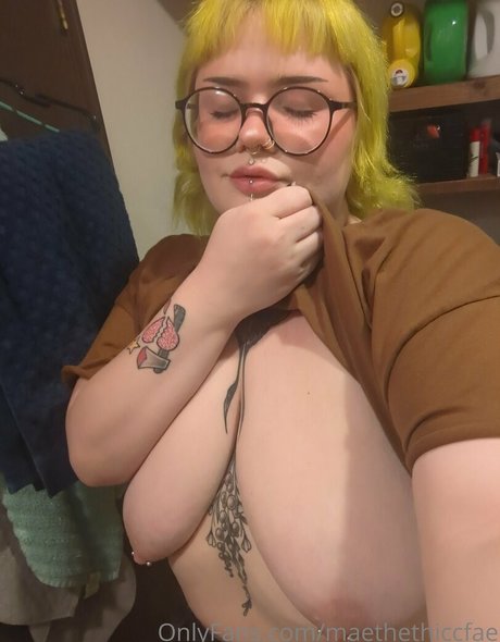 Naakte gelekte OnlyFans-foto van Maethethiccfae