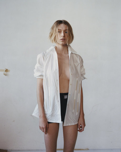 Naakte gelekte OnlyFans-foto van Hunter Schafer