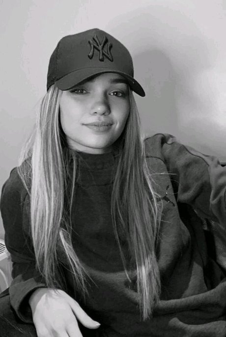 Naakte gelekte OnlyFans-foto van Sassyt33n