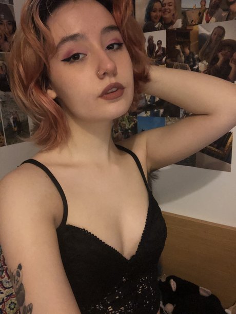 Naakte gelekte OnlyFans-foto van Hattie