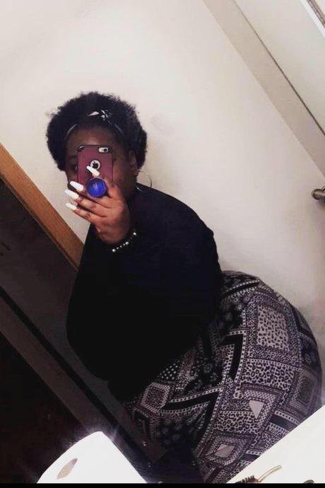 Naakte gelekte OnlyFans-foto van Kindsiren