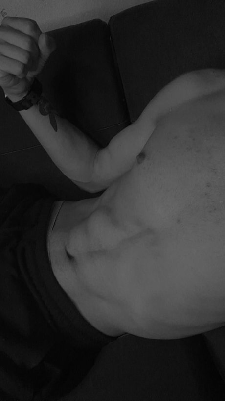 Naakte gelekte OnlyFans-foto van Emre