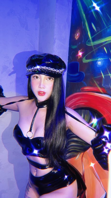 Naakte gelekte OnlyFans-foto van Samie