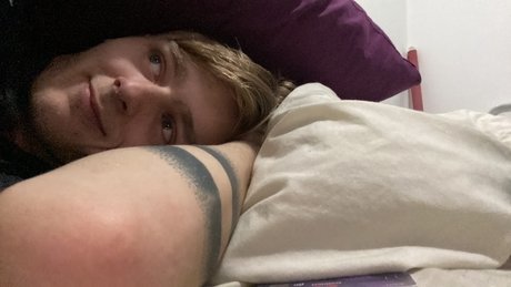 Naakte gelekte OnlyFans-foto van Ethan