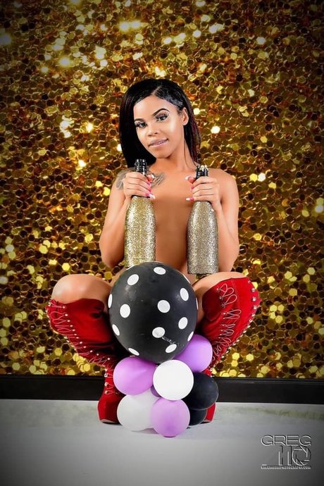 Naakte gelekte OnlyFans-foto van Big Clit