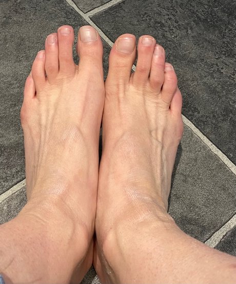 Naakte gelekte OnlyFans-foto van Fancyfeet2022
