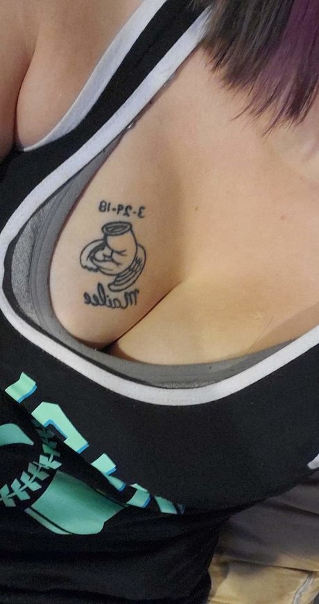 Naakte gelekte OnlyFans-foto van Pixie Kitten