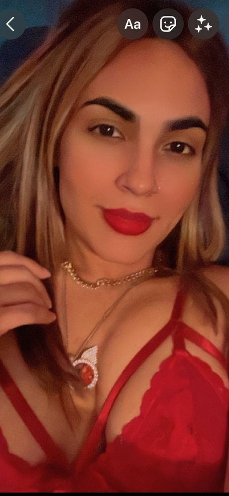 Naakte gelekte OnlyFans-foto van Stephany
