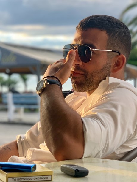 Naakte gelekte OnlyFans-foto van Sir Maxim Julius Cortes