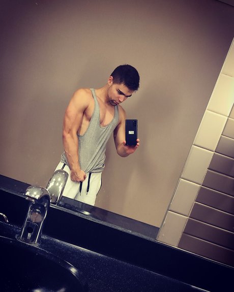 Naakte gelekte OnlyFans-foto van Lukas