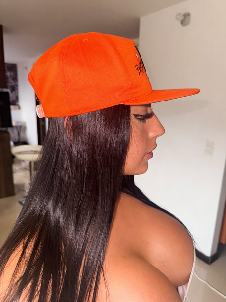 Naakte gelekte OnlyFans-foto van Thaliarestrepo