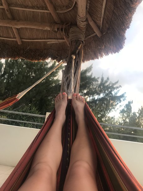 Naakte gelekte OnlyFans-foto van Sandytoes