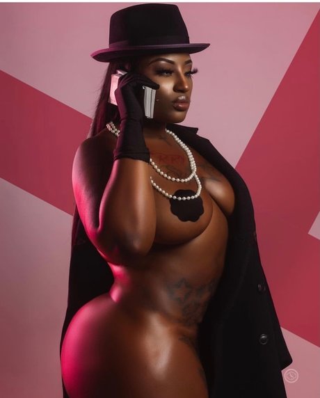 Naakte gelekte OnlyFans-foto van Mamagoat