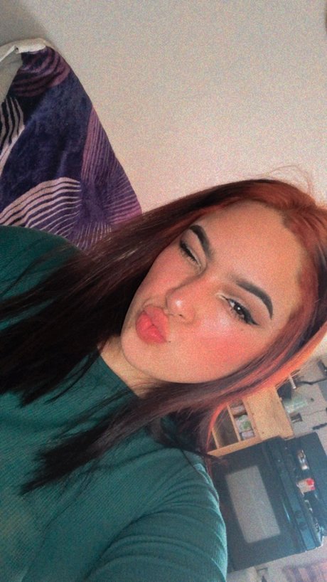 Naakte gelekte OnlyFans-foto van Sarelly