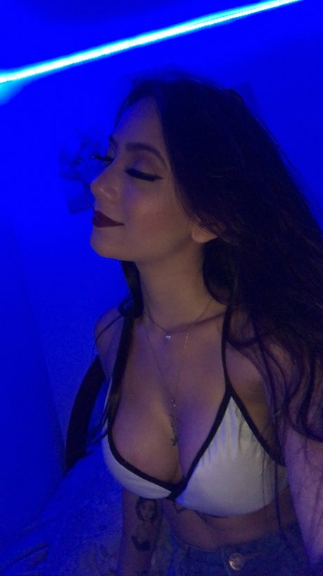 Naakte gelekte OnlyFans-foto van Mika Tavares
