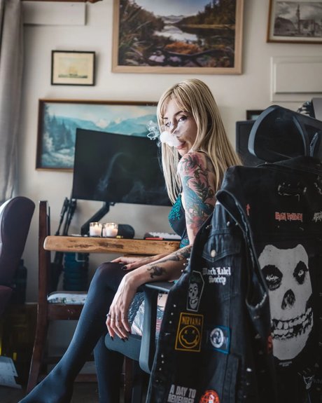 Naakte gelekte OnlyFans-foto van Danica Hellfire