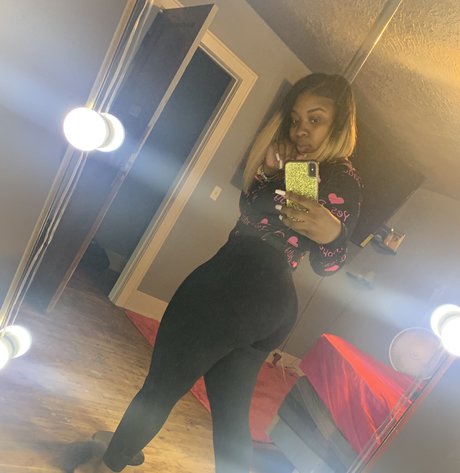 Naakte gelekte OnlyFans-foto van Nunuu