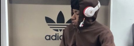 Naakte gelekte OnlyFans-foto van Sister Luke