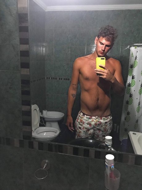 Naakte gelekte OnlyFans-foto van Nahue Fernandez