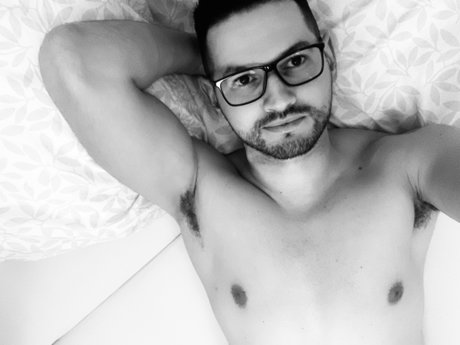 Naakte gelekte OnlyFans-foto van Dave Silas
