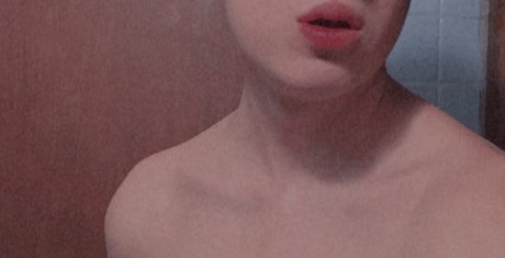 Naakte gelekte OnlyFans-foto van Santi Gomitas