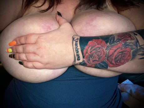 Naakte gelekte OnlyFans-foto van Nikky Lookatmyhits
