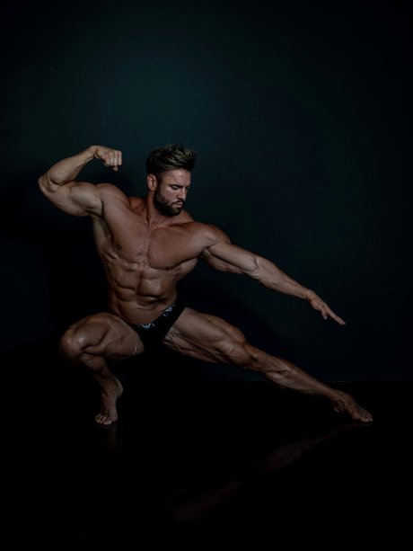 Naakte gelekte OnlyFans-foto van Geeorge Steel