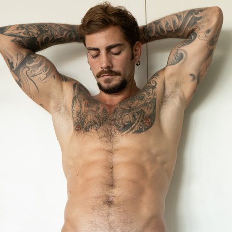 Naakte gelekte OnlyFans-foto van Steelmarcc