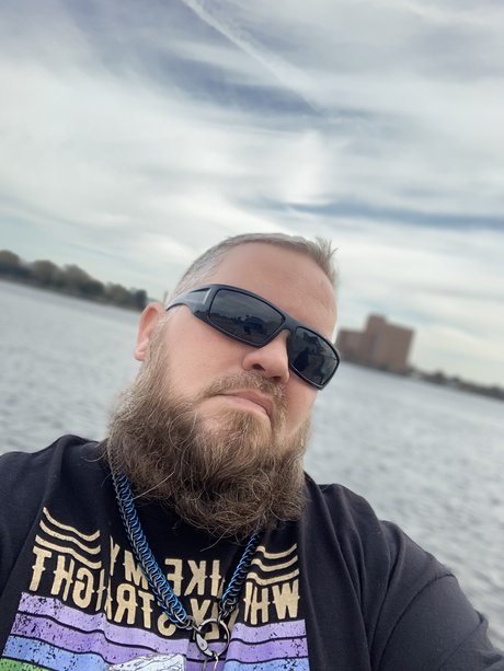 Naakte gelekte OnlyFans-foto van Pup Ryder