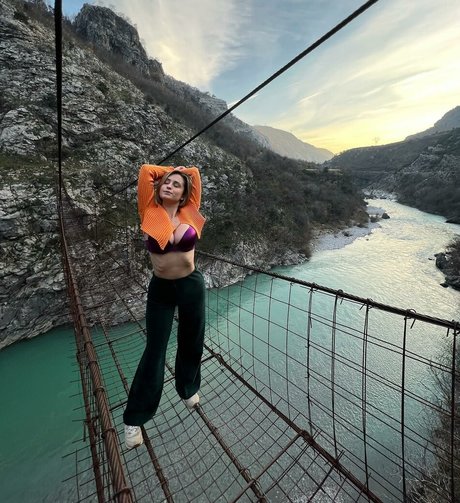 Naakte gelekte OnlyFans-foto van Likaland