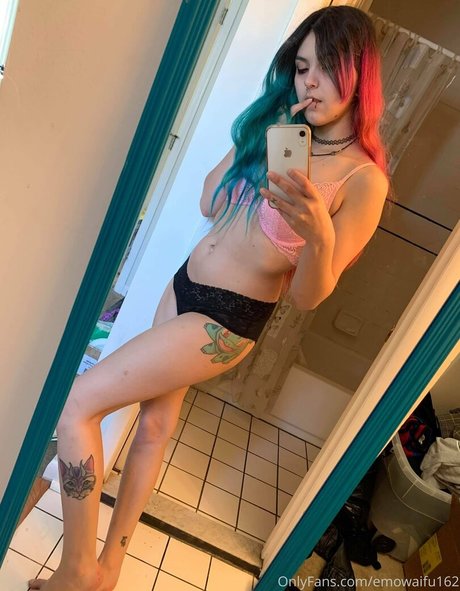 Naakte gelekte OnlyFans-foto van Emowaifu162