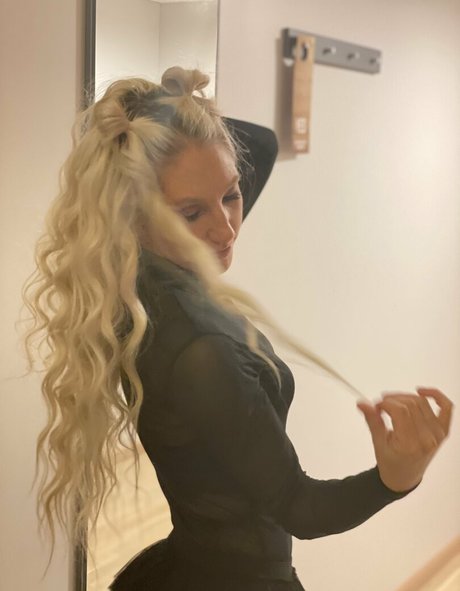 Naakte gelekte OnlyFans-foto van Bonniebi
