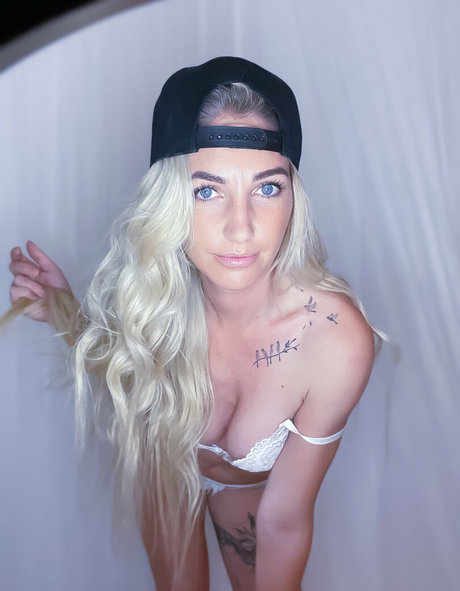 Naakte gelekte OnlyFans-foto van Bonniebi