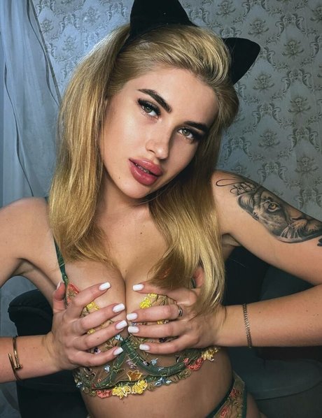Naakte gelekte OnlyFans-foto van Oliviasweetty