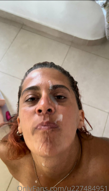 Naakte gelekte OnlyFans-foto van Cherrynanncie