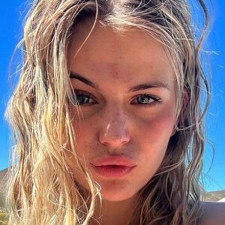 Naakte gelekte OnlyFans-foto van Leni Pieckenhagen