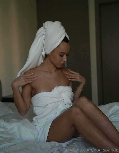 Naakte gelekte OnlyFans-foto van Noasparkle
