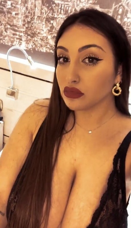 Naakte gelekte OnlyFans-foto van Alessiabarbarossa