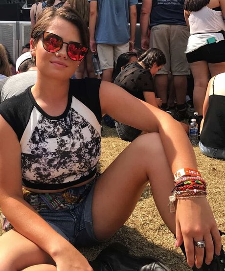 Naakte gelekte OnlyFans-foto van Hallie Clark