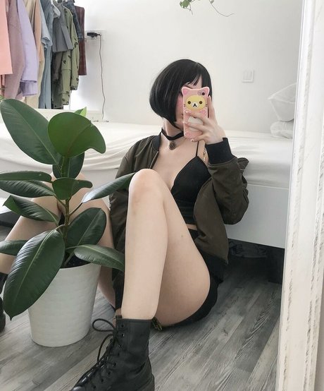 Naakte gelekte OnlyFans-foto van Mirukurum