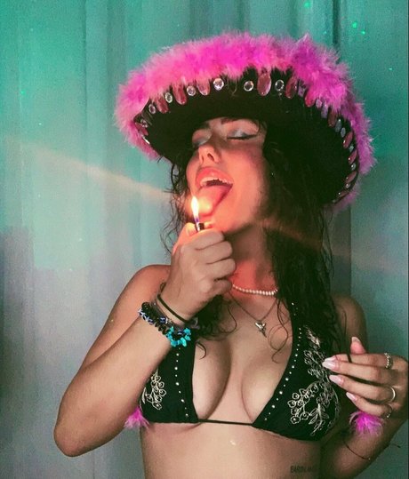 Naakte gelekte OnlyFans-foto van Izamariposa