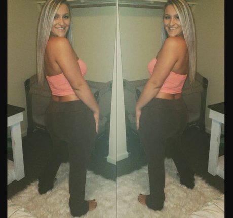 Naakte gelekte OnlyFans-foto van Destiny Marie