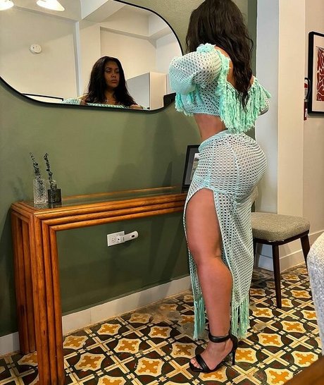 Naakte gelekte OnlyFans-foto van Roxsana Diaz